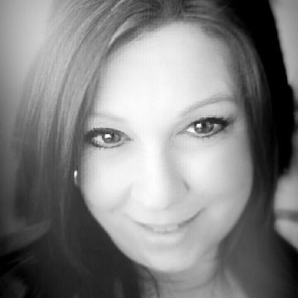 Meet your Posher, Julie - Picture 1 of 1